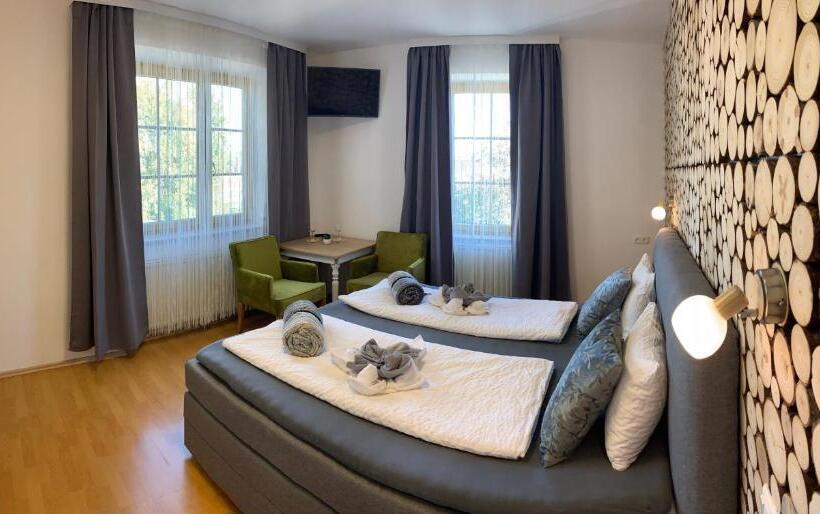Номер Стандарт Вид на Сад, Gasthaus & Hotel Backhendlstation