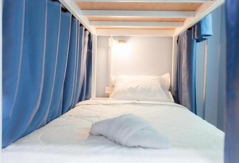 Кровать в Общей Комнате, Nacha Hostel, Koh Phi Phi, Krabi. Thailand