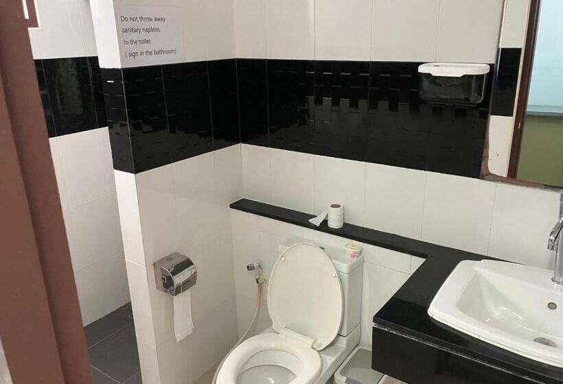 Кровать в Общей Комнате, Nacha Hostel, Koh Phi Phi, Krabi. Thailand