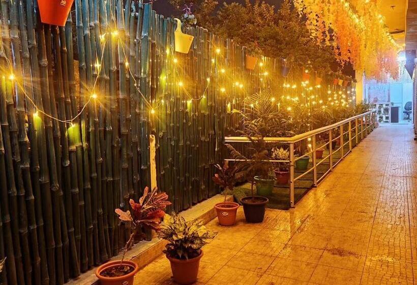 Standardrum, The Kashi Palace Inn ,varanasi ! Fully Air Conditioned Hotel At Prime Location With Parking Availabi
