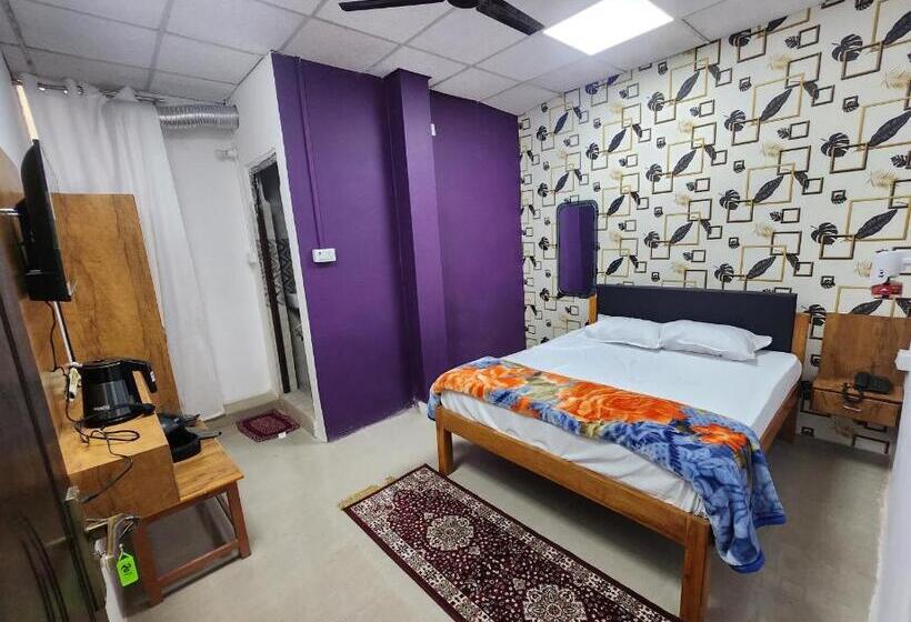 Standardrum, The Kashi Palace Inn ,varanasi ! Fully Air Conditioned Hotel At Prime Location With Parking Availabi