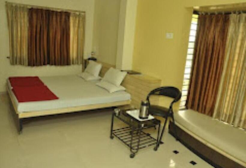Номер Deluxe, Premier   Hotel In Saket Society Bhusawal