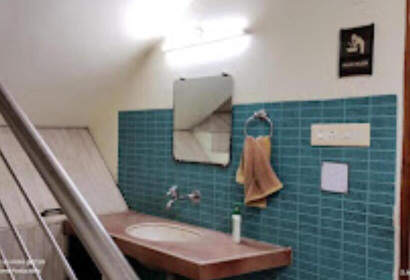 Номер Deluxe Кровать Кинг, Premier   Hotel In Saket Society Bhusawal