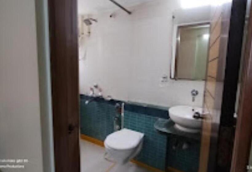 Номер Deluxe Кровать Кинг, Premier   Hotel In Saket Society Bhusawal