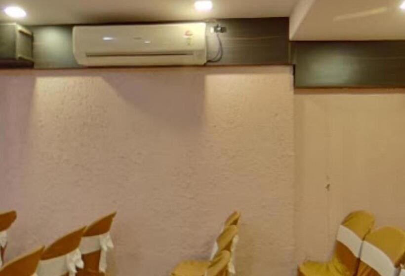 Номер Стандарт, Mayur Restaurant Chandrapur