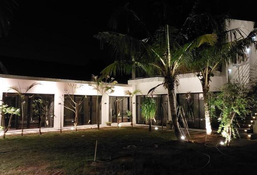 اتاق لوکس با چشمانداز دریا, Mercusuar Resort Jepara