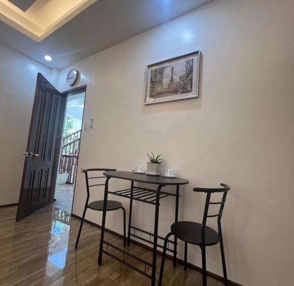 اتاق خانوادگی با چشم‌انداز باغ, Rich Vania Suites
