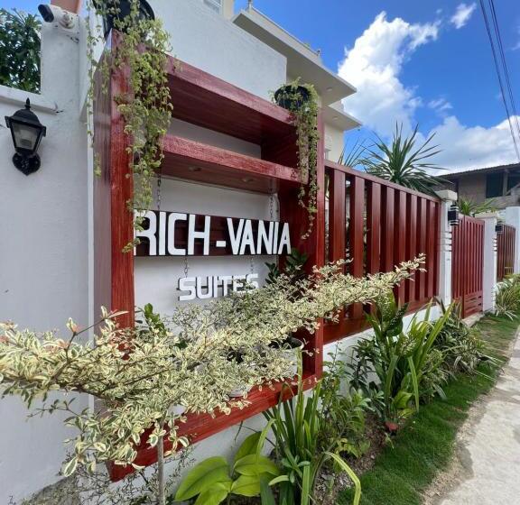 اتاق استاندارد سه تخته با چشم‌انداز باغ, Rich Vania Suites