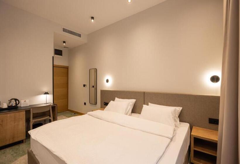 سوییت جونیور, Hop Inn Rooms & Suites