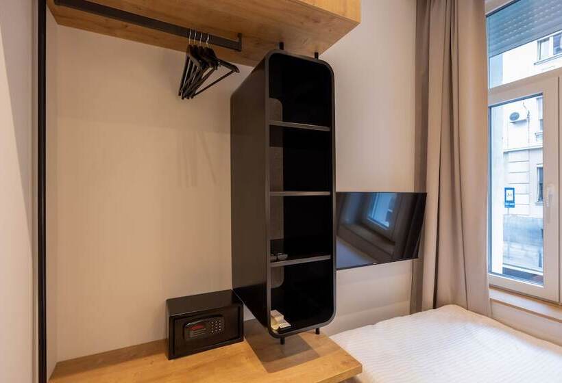 اتاق لوکس یک تخته, Hop Inn Rooms & Suites