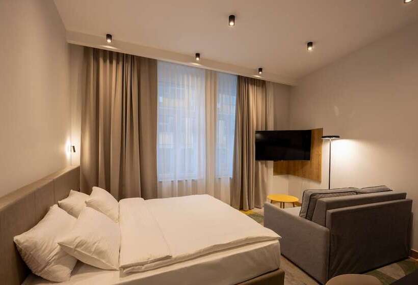 سوییت جونیور, Hop Inn Rooms & Suites