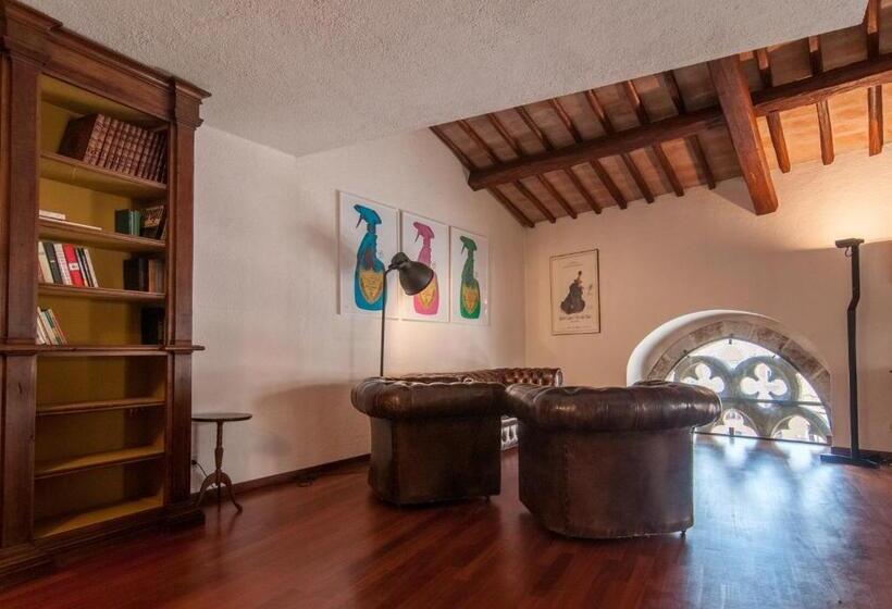 1 Bedroom Penthouse Apartment, Umbrian Concierge   Duomo Accommodations