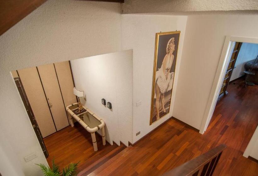 1 Bedroom Penthouse Apartment, Umbrian Concierge   Duomo Accommodations
