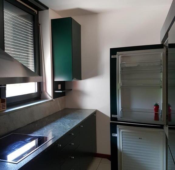 Четырехместный номер эконом класса с общей ванной комнатой, Yellow House Guest House