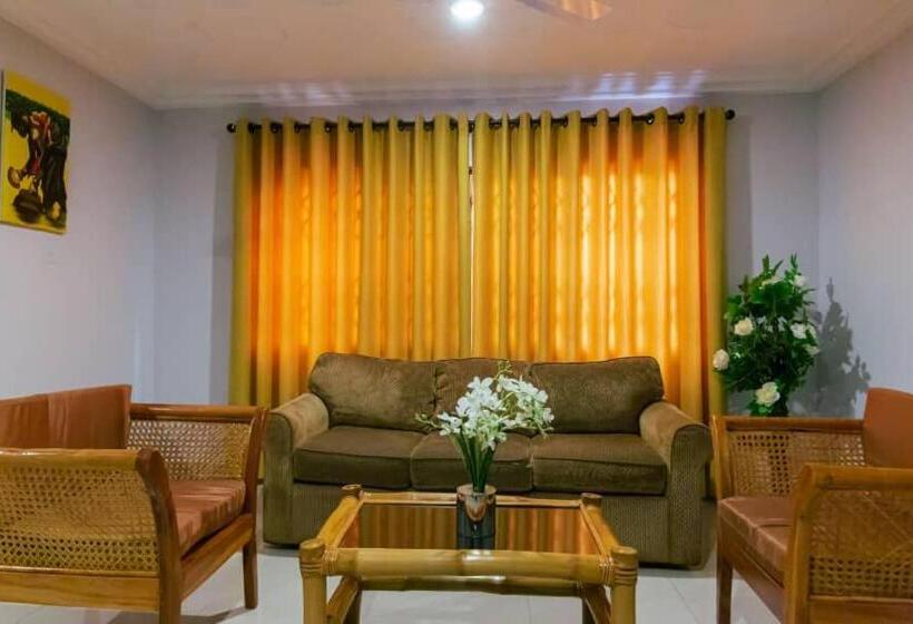 Семейный Номер, Ampric Guest House And Lounge