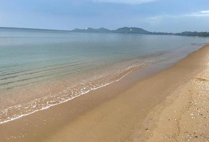 Люкс Вид на Море, Creamii Cafe Beach Rayong