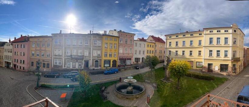 Апартаменты 1 Спальня с Балконом, Apartmány Malé Náměstí, Broumov
