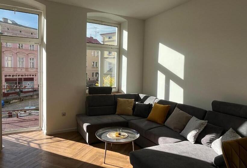 Апартаменты 1 Спальня с Балконом, Apartmány Malé Náměstí, Broumov
