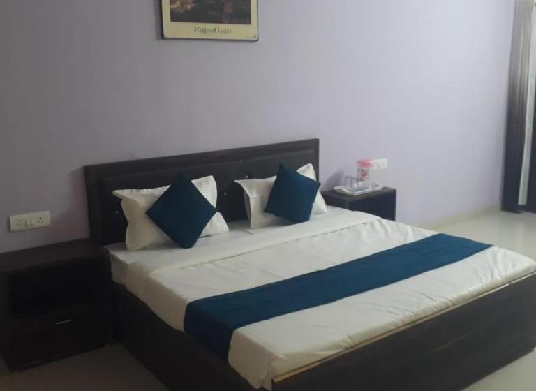 Номер Deluxe, O Girdharwal Resort