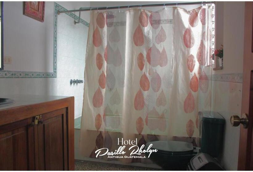 اتاق استاندارد چهار تخته, Pasillo Rholyn