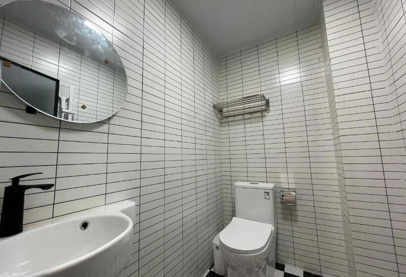Кровать в Общей Комнате, Pomelo Hostel Xingping