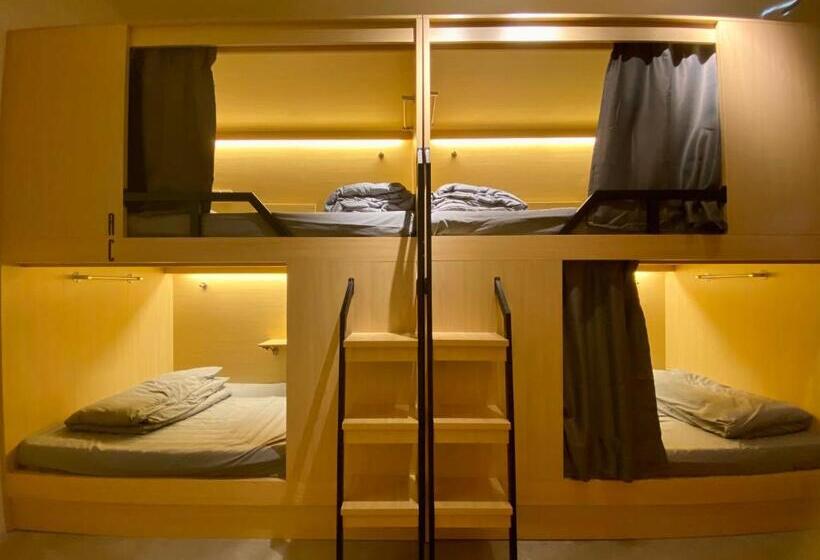Кровать в Общей Комнате, Pomelo Hostel Xingping