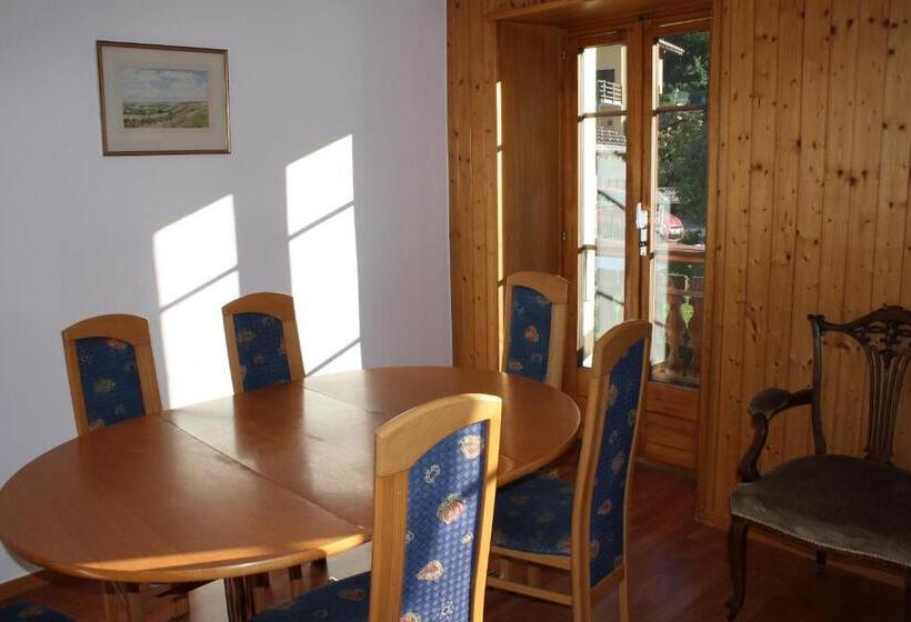 Номер Стандарт с Балконом, La Petite Auberge