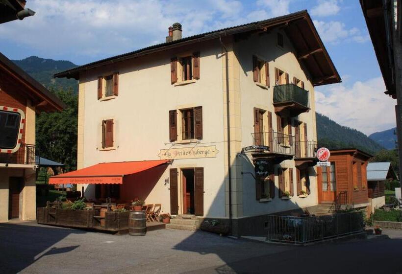 Номер Стандарт Совместная Ванная, La Petite Auberge