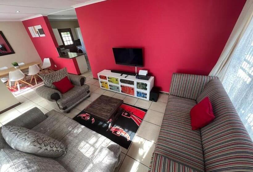 Апартаменты 3 Спальни, Zuri Place