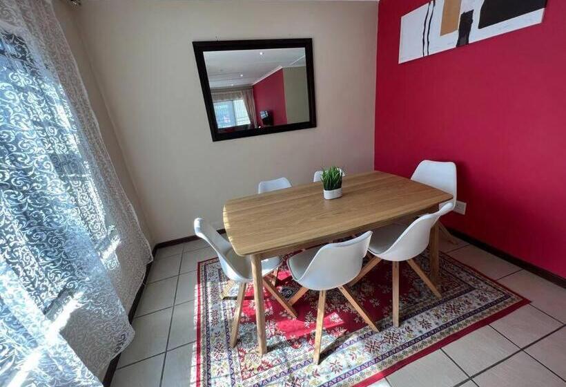 Апартаменты 3 Спальни, Zuri Place