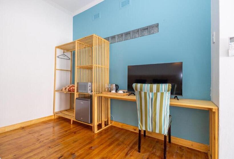 Студия Deluxe, Zuri Place