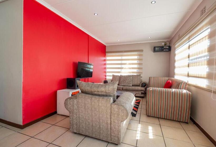 Апартаменты 3 Спальни, Zuri Place