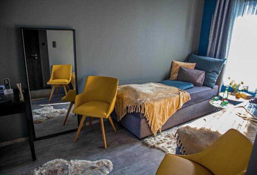 Студио Стандарт Вид на Сад, La Róna Rooms
