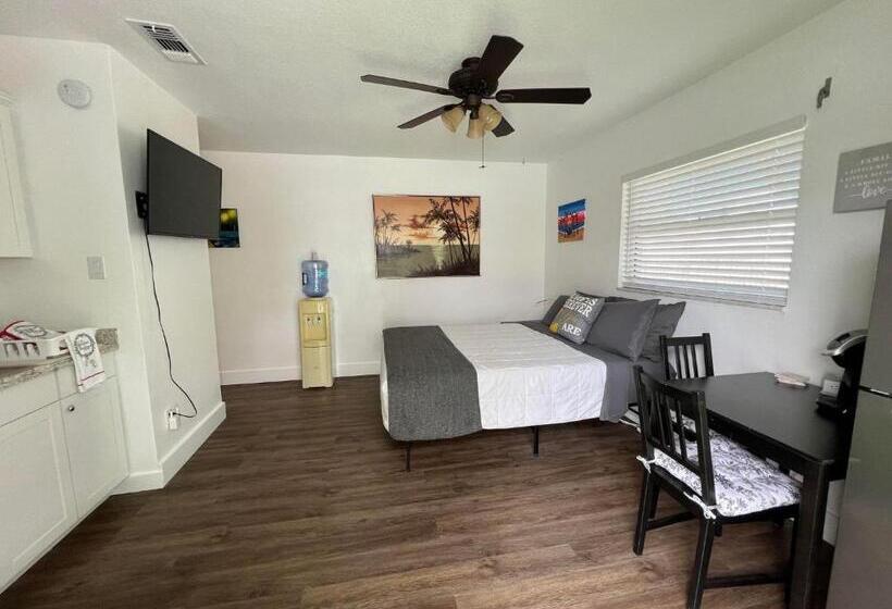 패밀리 스튜디오, Cozy Private Studio W/own Yard   3mi From Beach