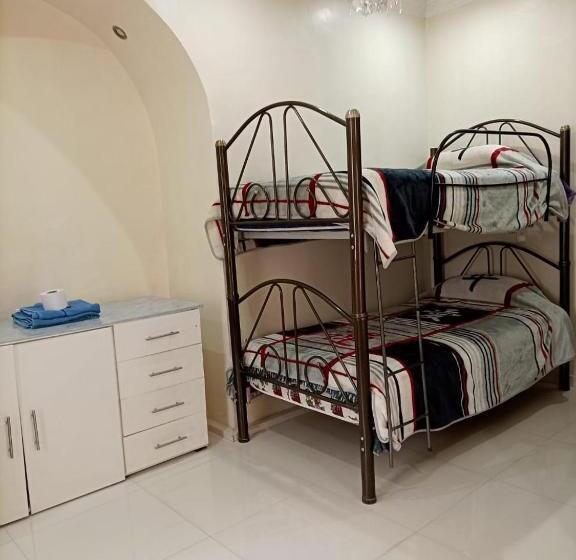 标准三人间, Hostal Atlantis