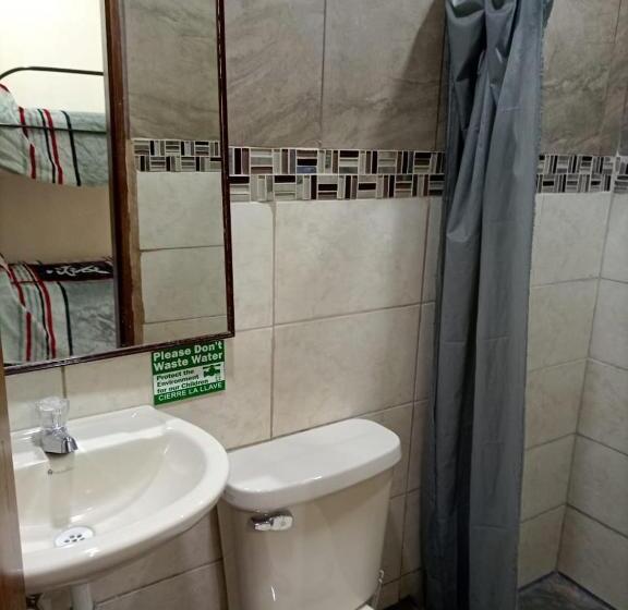 标准三人间, Hostal Atlantis