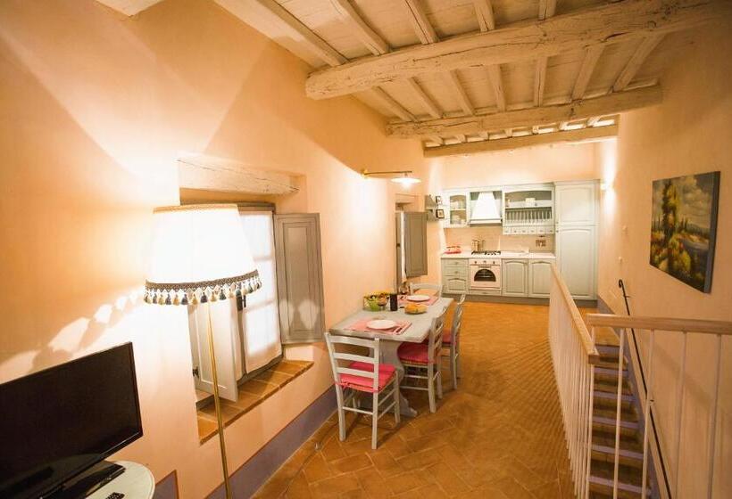 Апартаменты 1 Спальня, Farmhouse With Swimming Pool Surrounded By Greenery Just 20 Minutes From Arezzo