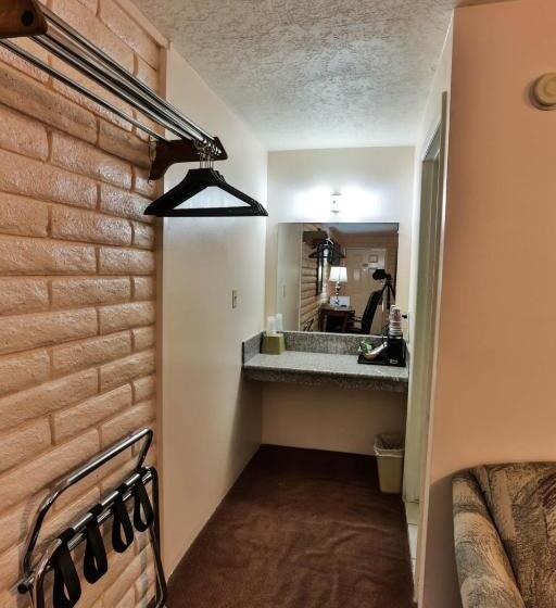 Стандартный Номер Кровать Кинг, Country Inn Beaver Utah