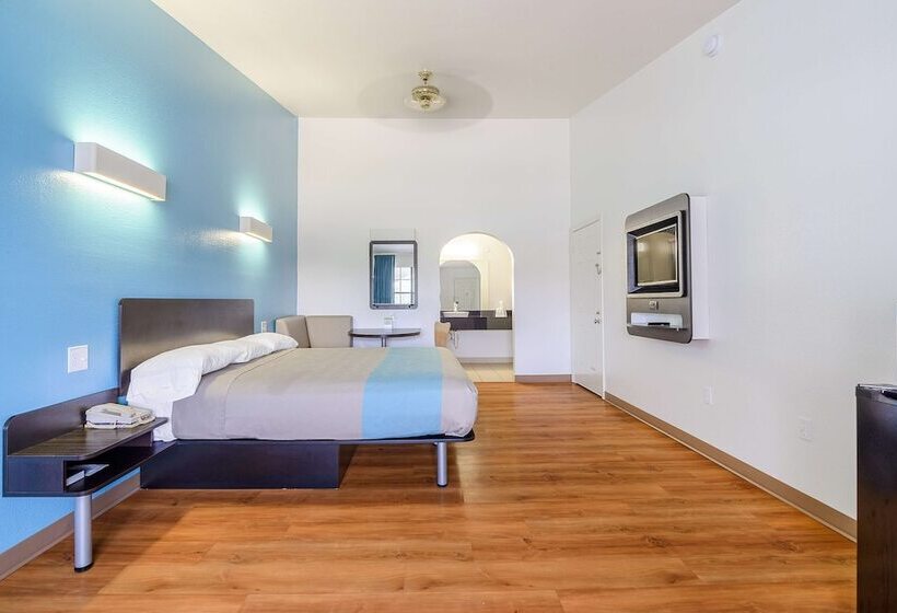 Номер Deluxe, Motel 6 Canton, Tx