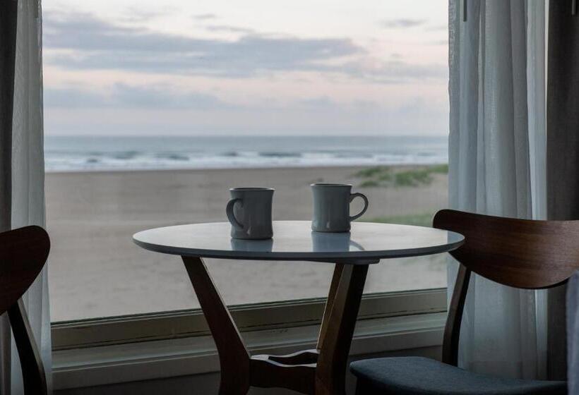 اتاق پرمیوم با چشم‌انداز دریا, The Ocean Front At Seaside