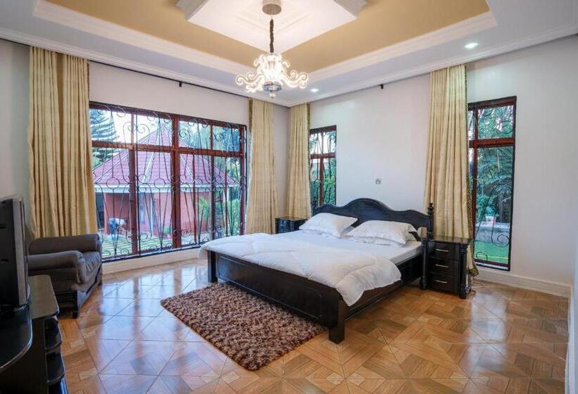 침실 3개 빌라, Sprunger Avenue   Tulia Homes