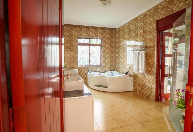 침실 3개 빌라, Sprunger Avenue   Tulia Homes
