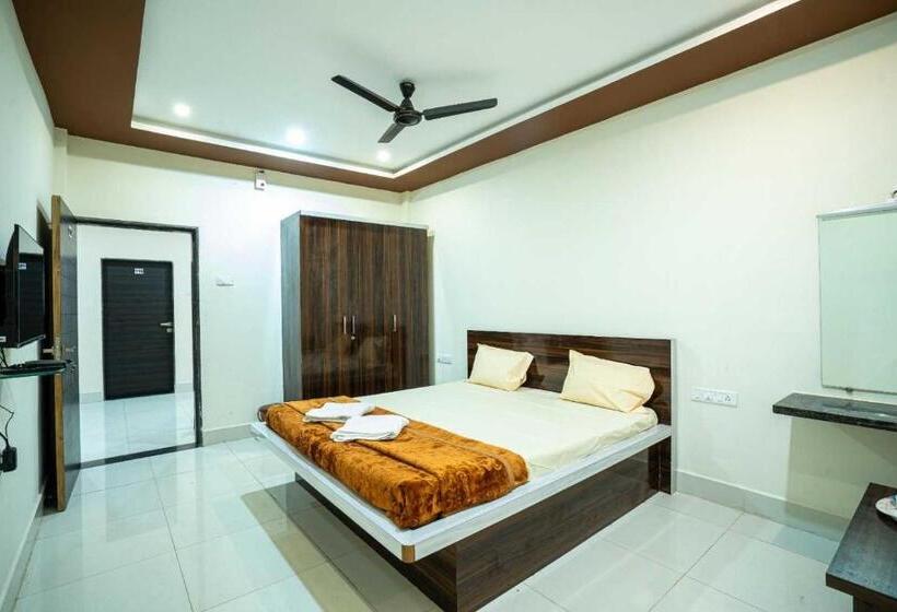 Трехместный Номер Классика, Collection O Hotel Chhattisgarh Palace