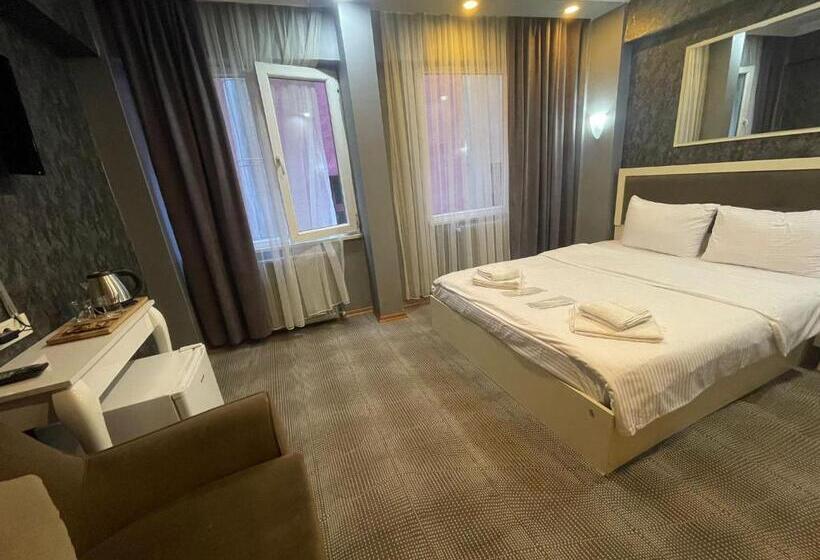 غرفة قياسية ثلاثية, Ufuk Otel