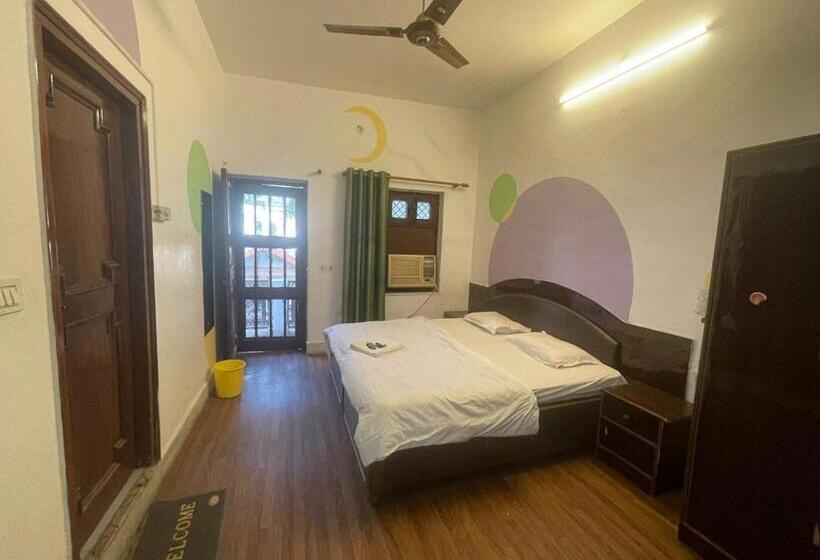 经济房, Unplan Hostel