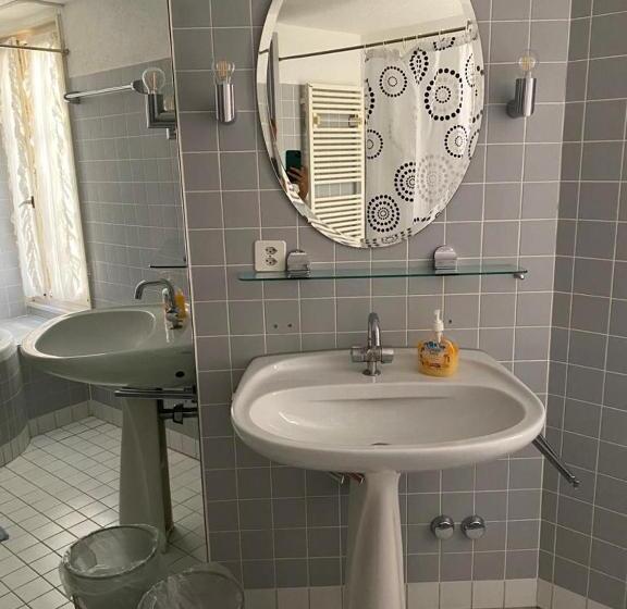 Трехместный Номер Стандарт с Балконом, Lake Rooms