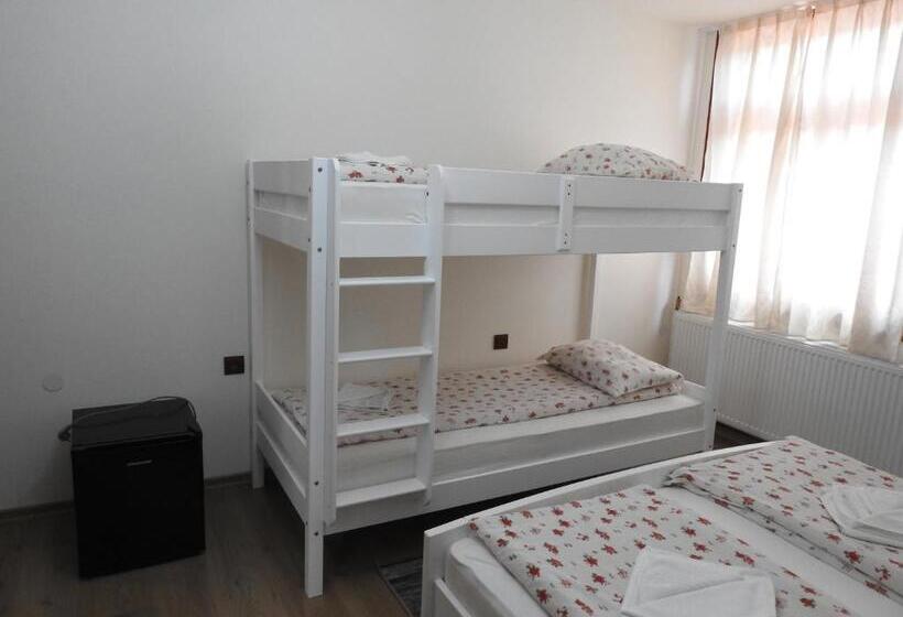 Четырехместный Номер Стандарт, Skigyimes Guesthouse