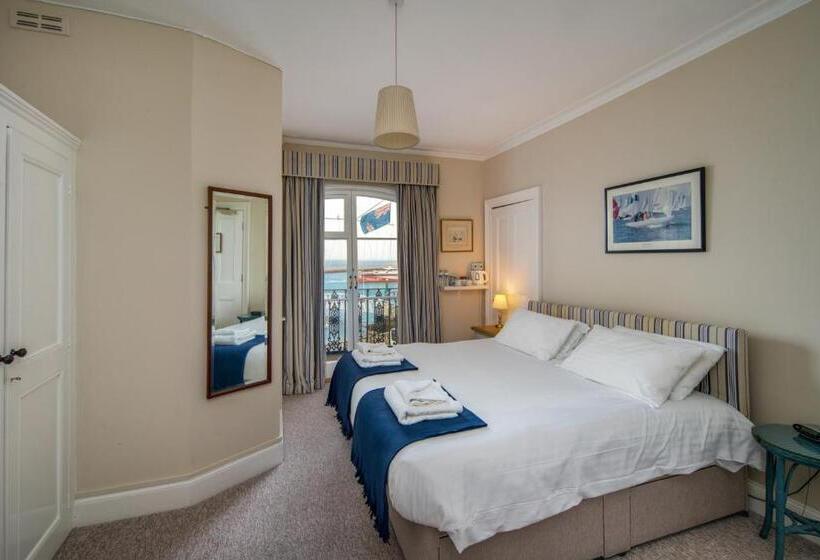 스탠다드 룸 킹사이즈 침대, Royal London Yacht Club