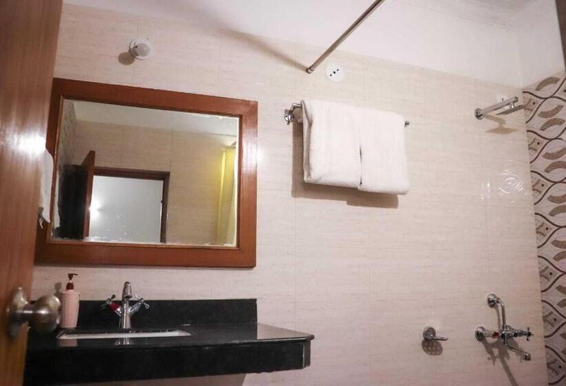 Трехместный Номер Классика, Collection O 81374 Priyanka Resort