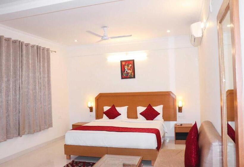 Трехместный Номер Классика, Collection O 81374 Priyanka Resort